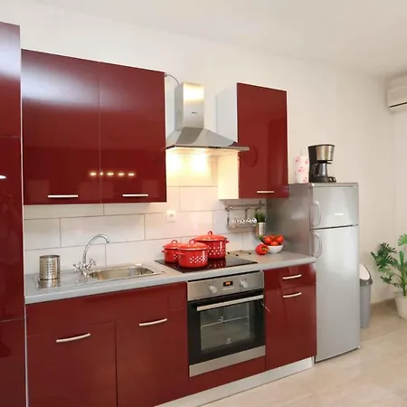 Apartment In Insel Krk 13584 *